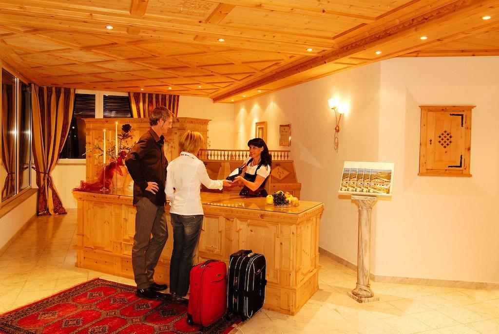 Alpentirolis Hotel Exterior photo